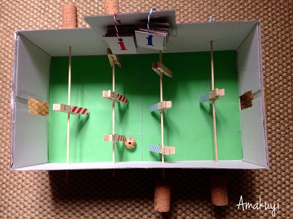 DIY: futbolín de cartón casero para niños