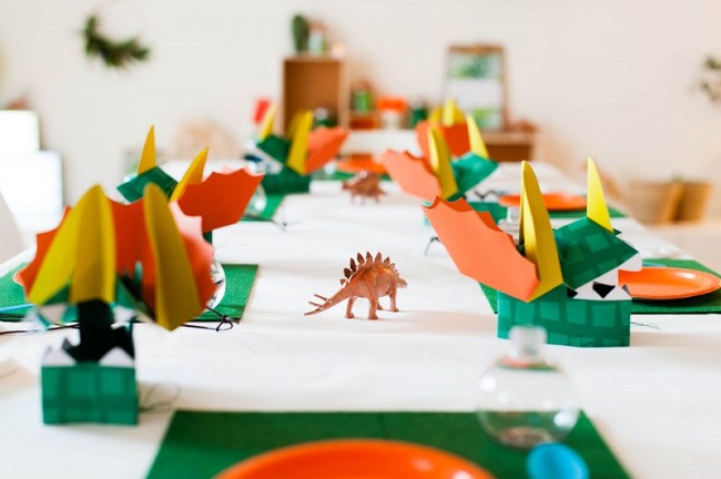Fiestas: un cumpleaños alrededor de los dinosaurios + lista de la compra